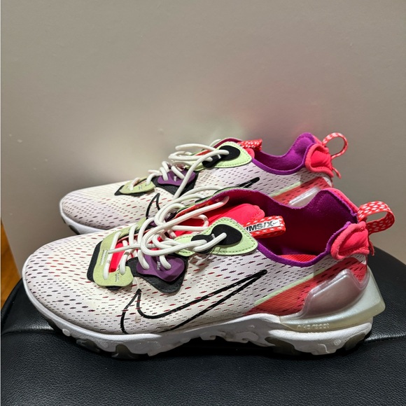 Nike React Vision “Barely Volt Pink” - Picture 3 of 5